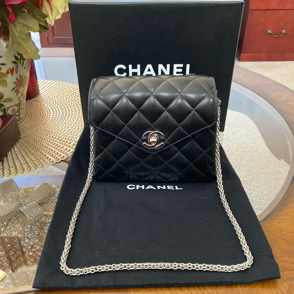 Pre-Loved Authentic CHANEL Black Leather Handbag